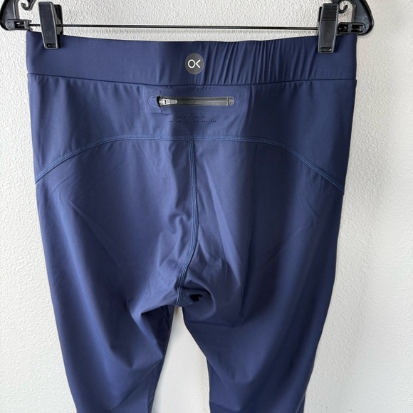 NWOT Outerknown OK Active Navy ECONYL® Nylon 7/8 Legging Outdoor Women’s Large - Picture 6 of 9